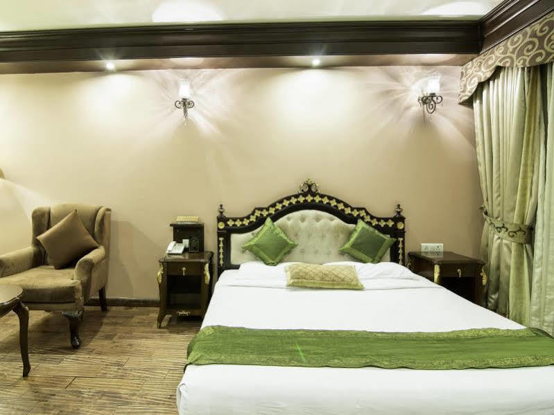 Hotel Treebo Tryst Royce New Friends Colony à New Delhi Extérieur photo