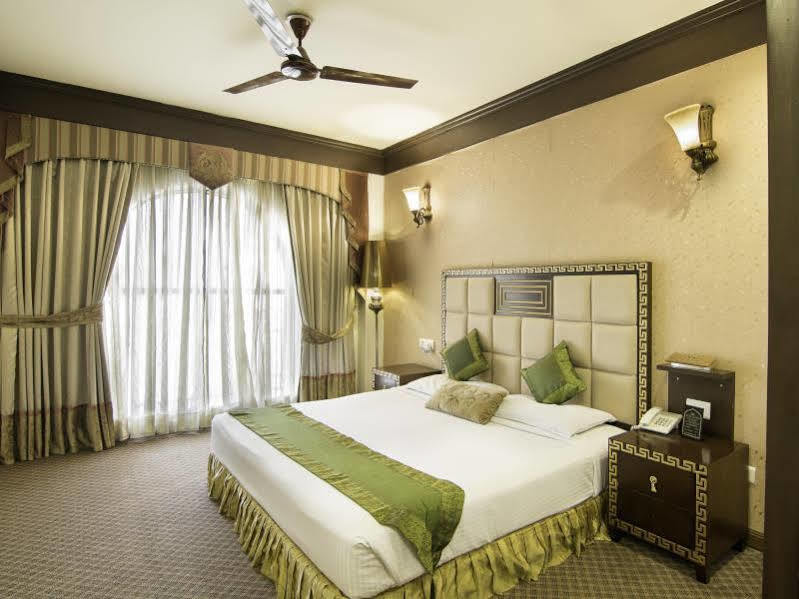 Hotel Treebo Tryst Royce New Friends Colony à New Delhi Extérieur photo