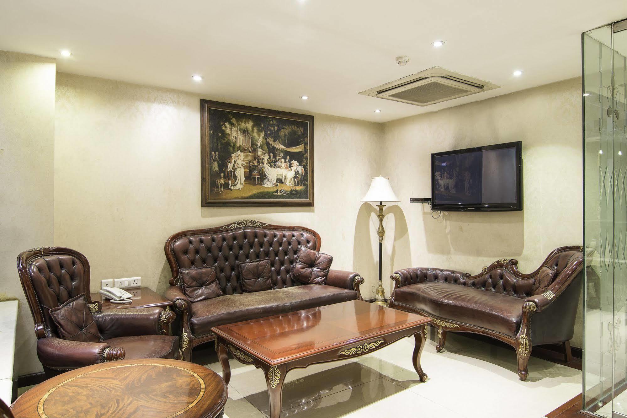 Hotel Treebo Tryst Royce New Friends Colony à New Delhi Extérieur photo
