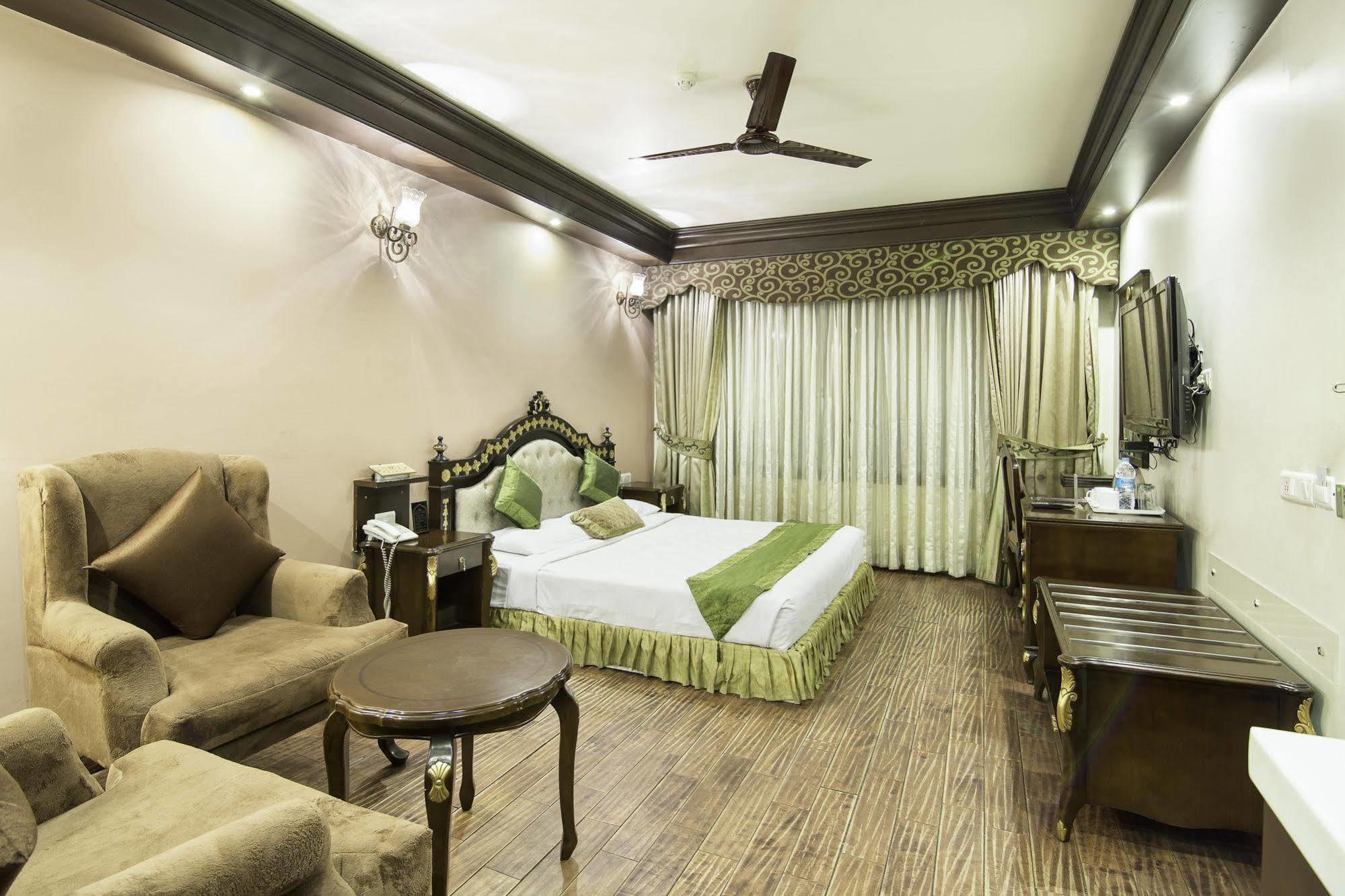 Hotel Treebo Tryst Royce New Friends Colony à New Delhi Extérieur photo