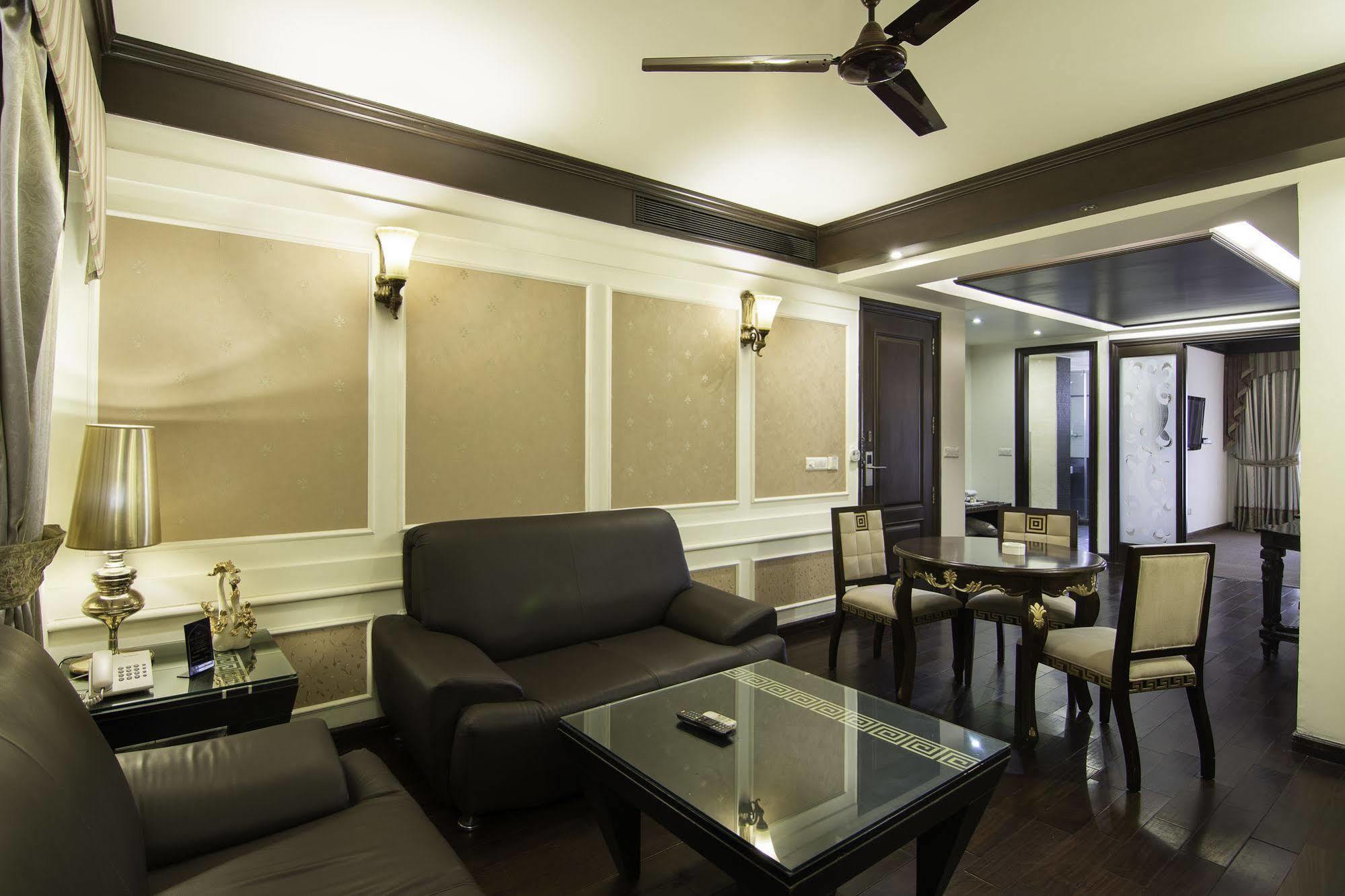 Hotel Treebo Tryst Royce New Friends Colony à New Delhi Extérieur photo