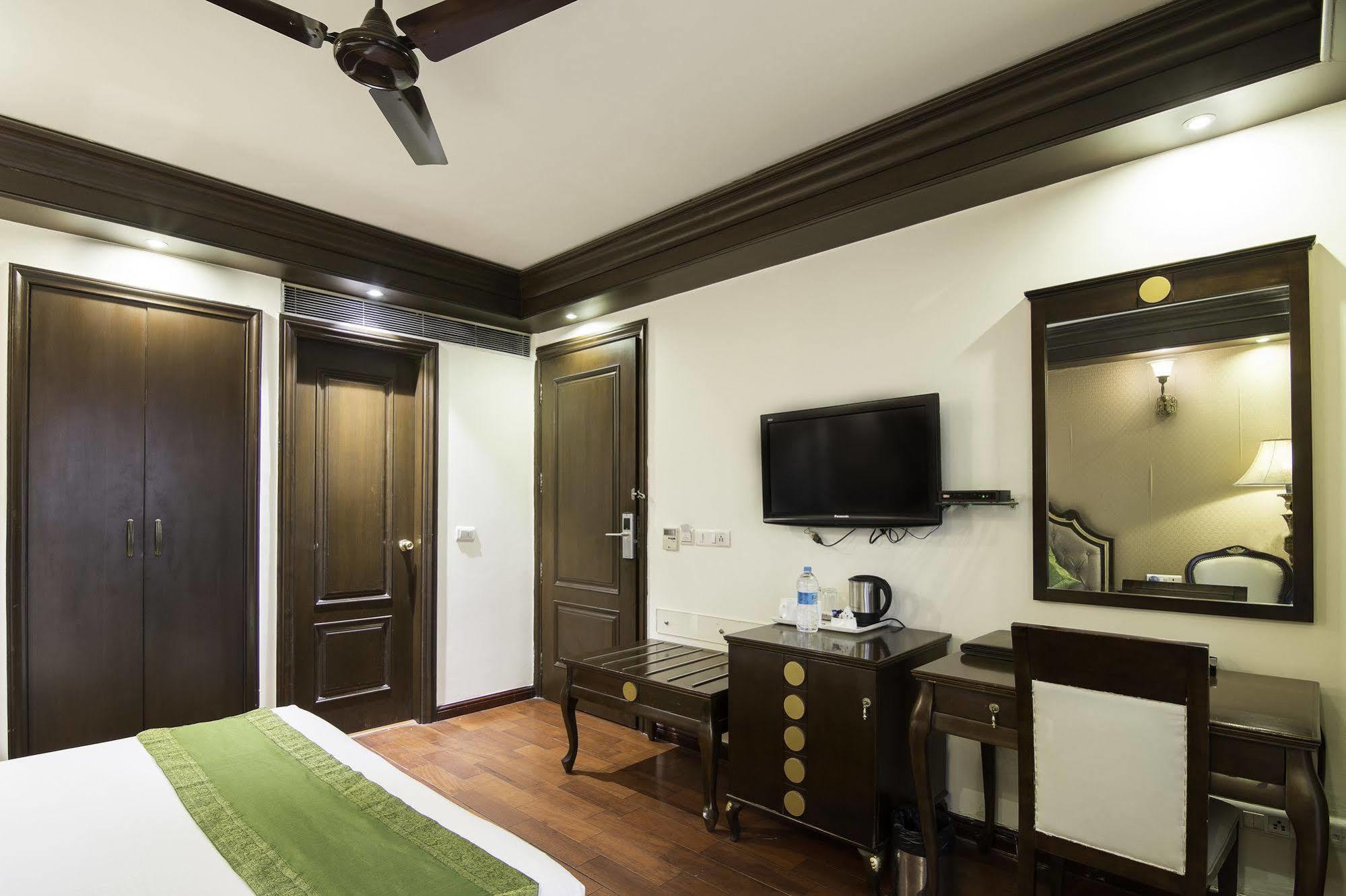 Hotel Treebo Tryst Royce New Friends Colony à New Delhi Extérieur photo
