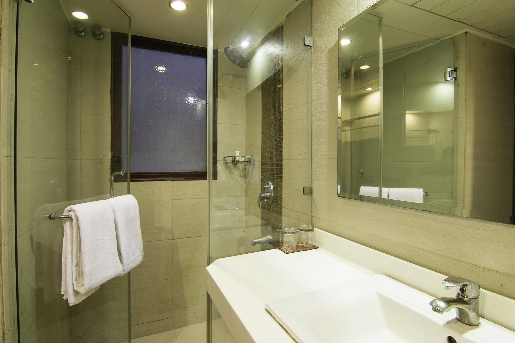 Hotel Treebo Tryst Royce New Friends Colony à New Delhi Extérieur photo