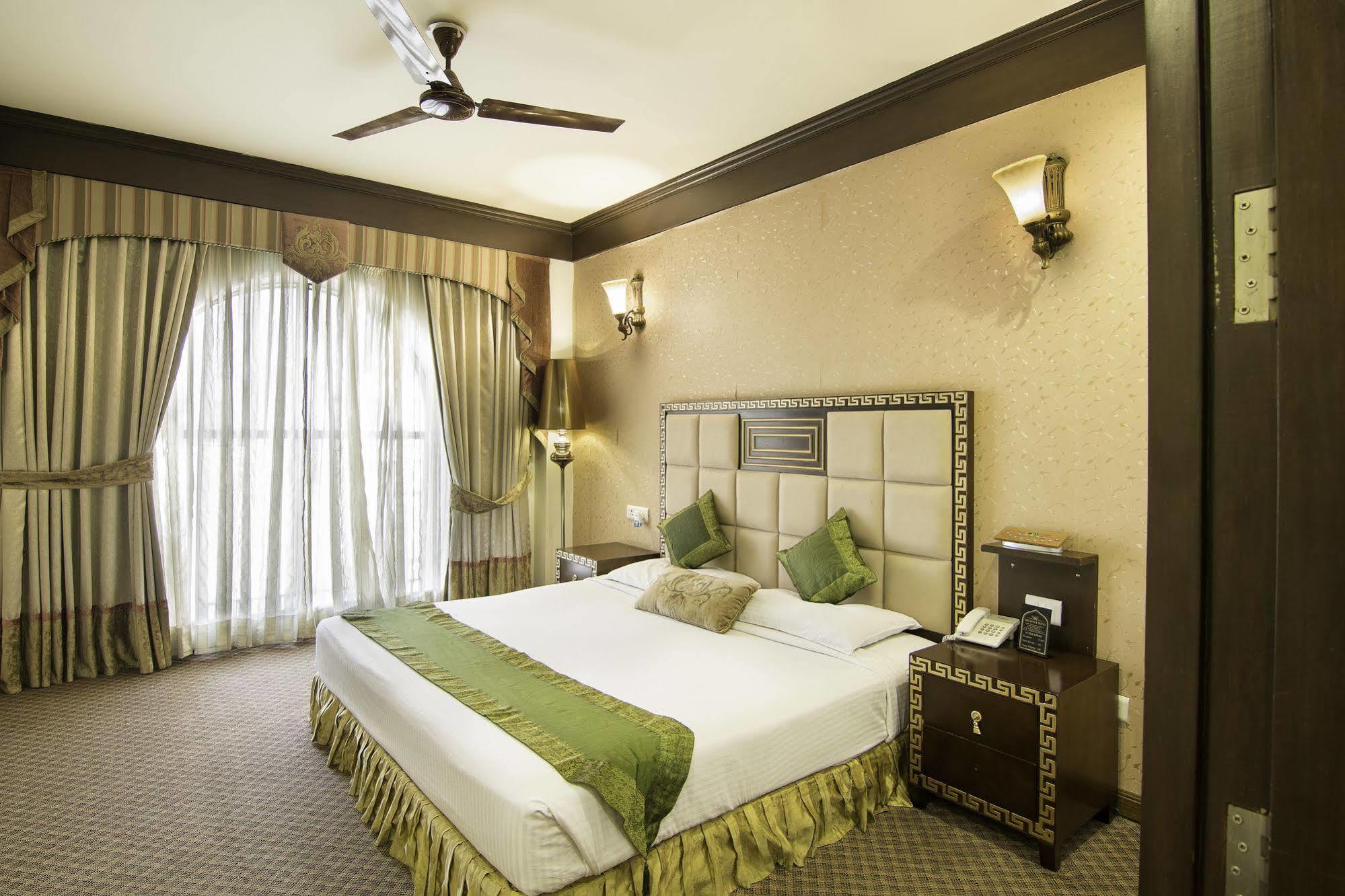 Hotel Treebo Tryst Royce New Friends Colony à New Delhi Extérieur photo