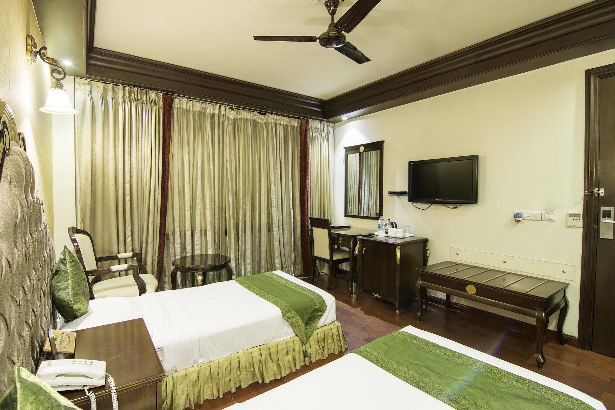 Hotel Treebo Tryst Royce New Friends Colony à New Delhi Extérieur photo