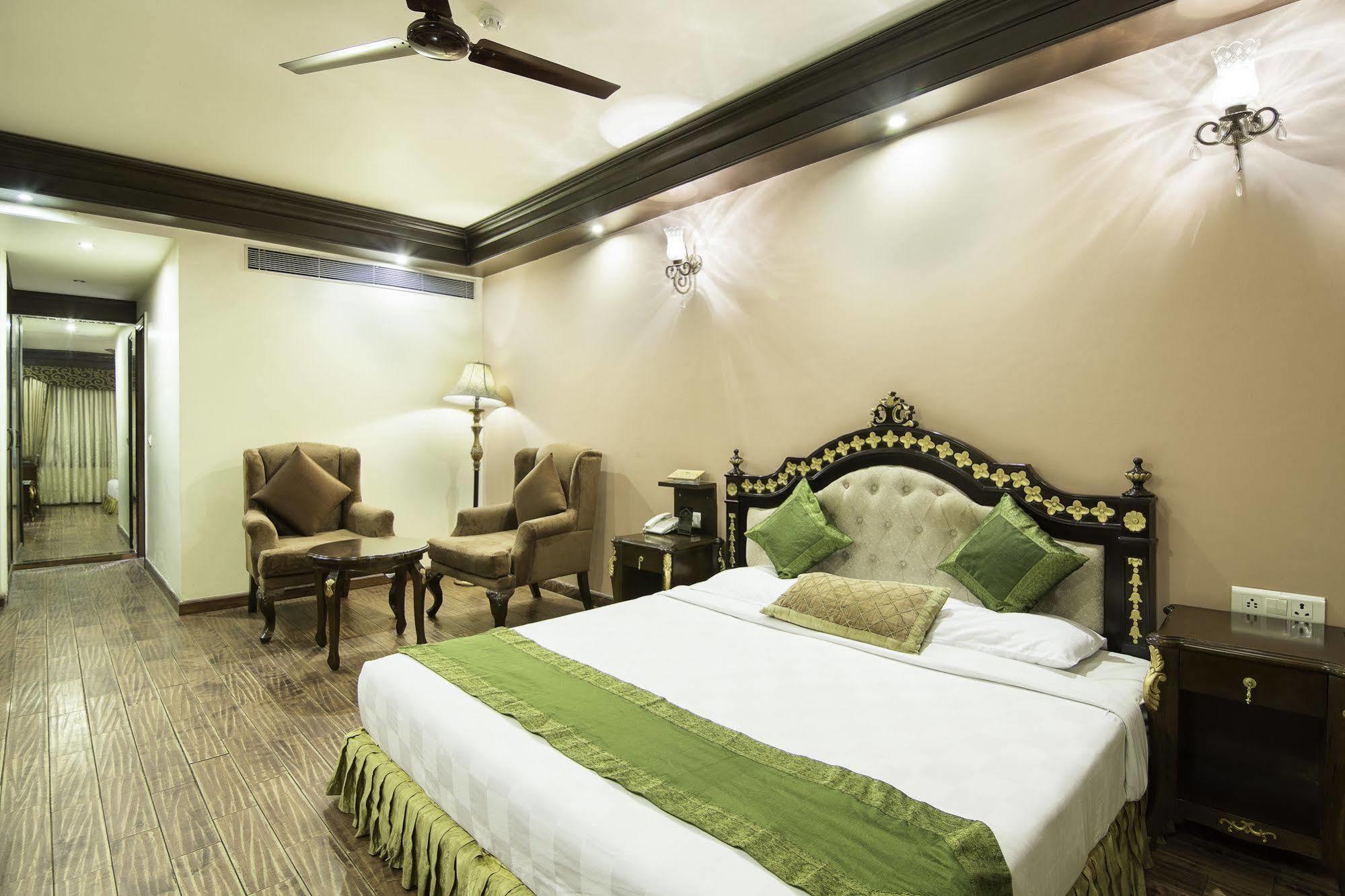 Hotel Treebo Tryst Royce New Friends Colony à New Delhi Extérieur photo