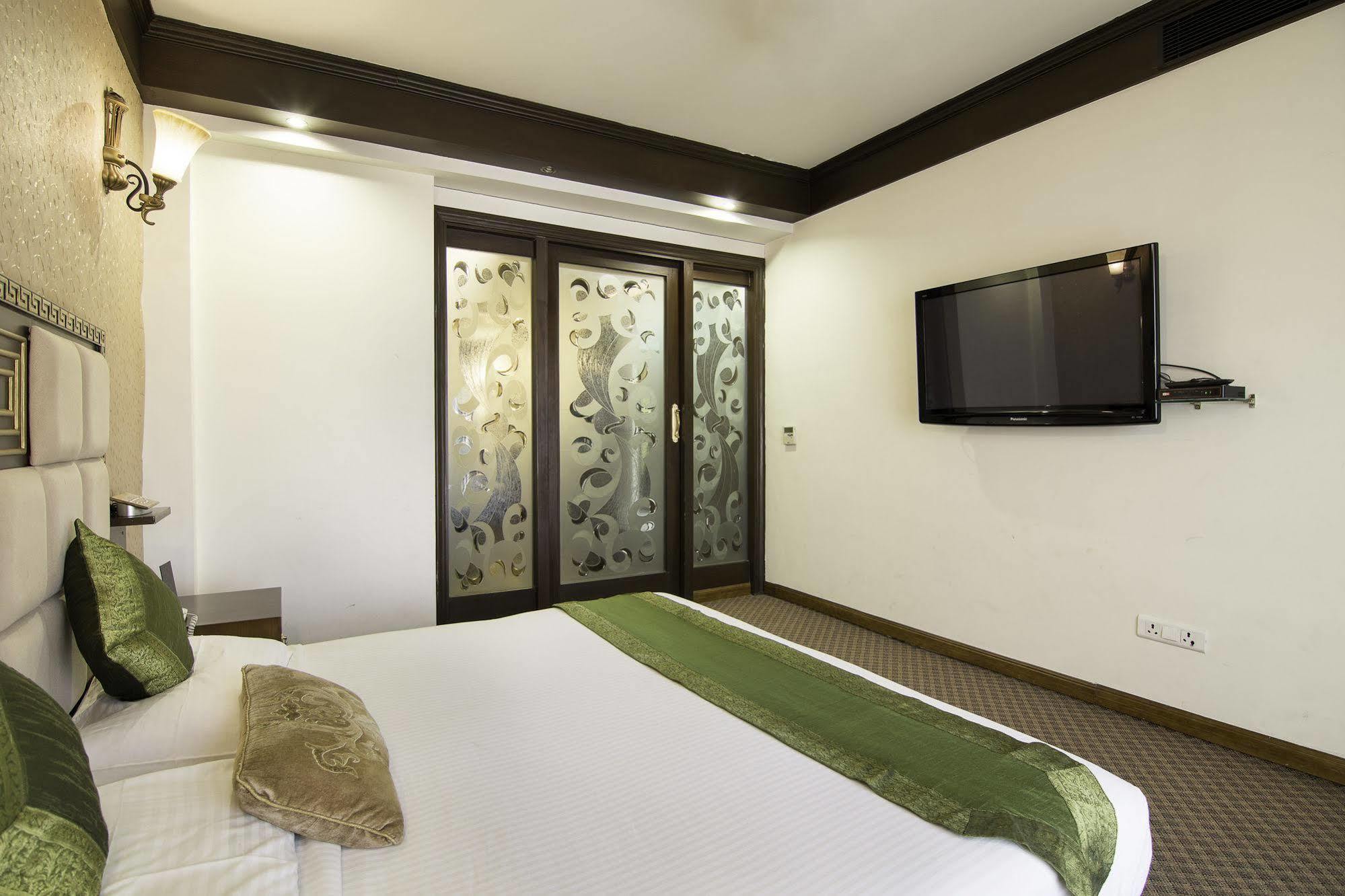 Hotel Treebo Tryst Royce New Friends Colony à New Delhi Extérieur photo