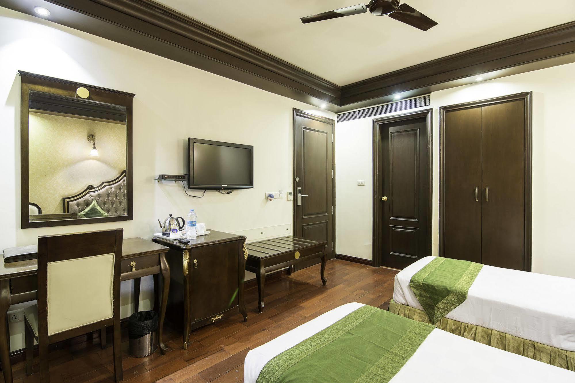 Hotel Treebo Tryst Royce New Friends Colony à New Delhi Extérieur photo