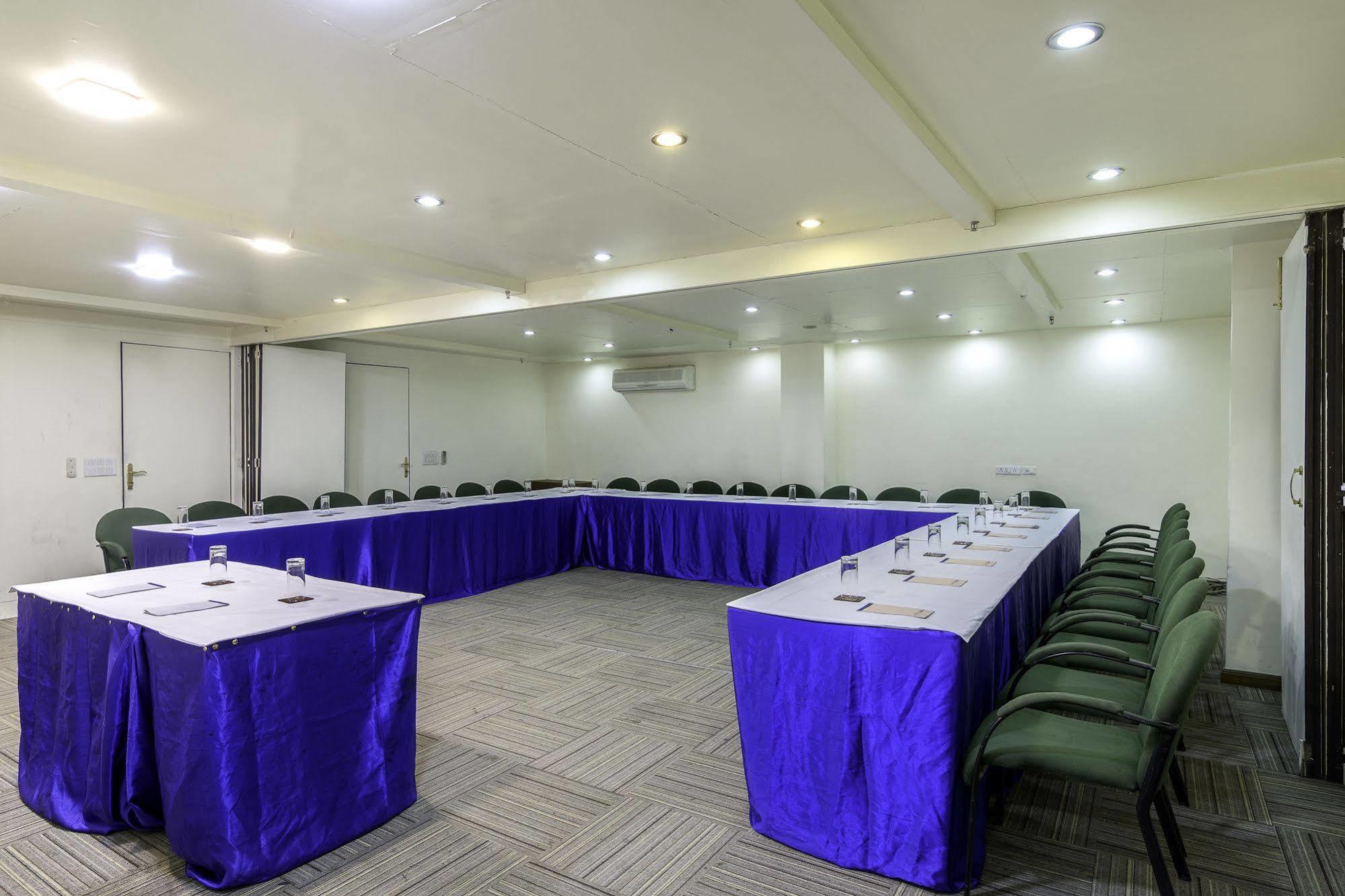 Hotel Treebo Tryst Royce New Friends Colony à New Delhi Extérieur photo