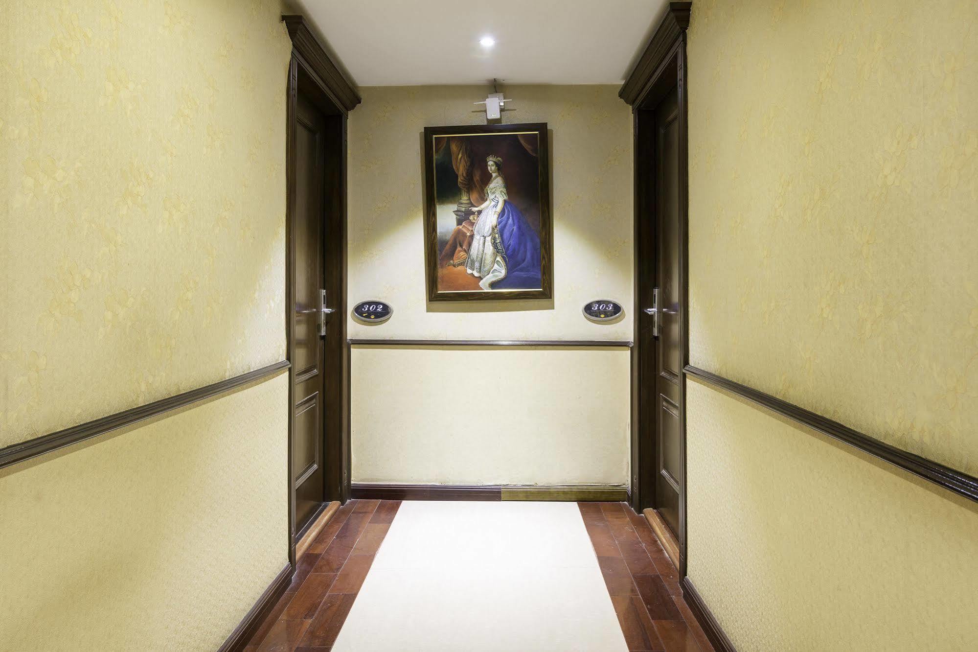 Hotel Treebo Tryst Royce New Friends Colony à New Delhi Extérieur photo